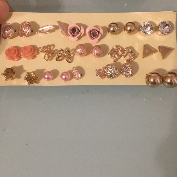 Earring pack. 30 pairs - Picture 3 of 3